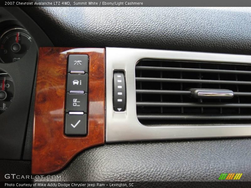 Summit White / Ebony/Light Cashmere 2007 Chevrolet Avalanche LTZ 4WD