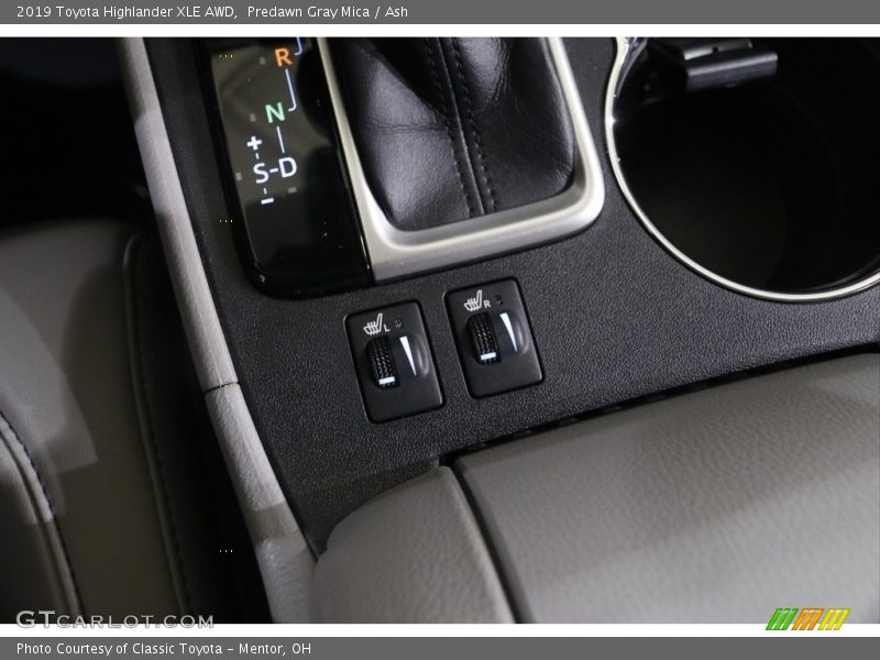 Predawn Gray Mica / Ash 2019 Toyota Highlander XLE AWD