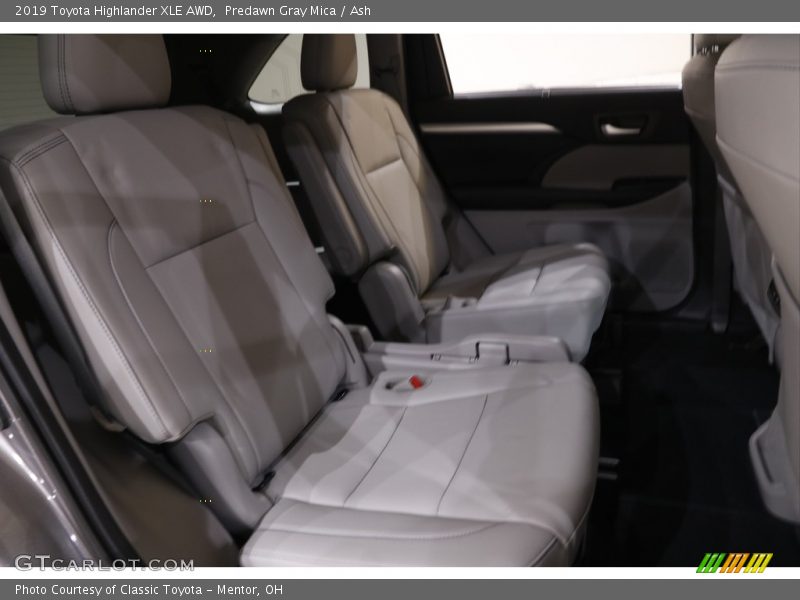 Predawn Gray Mica / Ash 2019 Toyota Highlander XLE AWD
