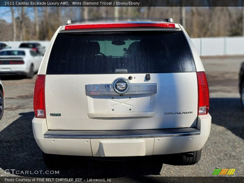 White Diamond Tricoat / Ebony/Ebony 2011 Cadillac Escalade Luxury AWD
