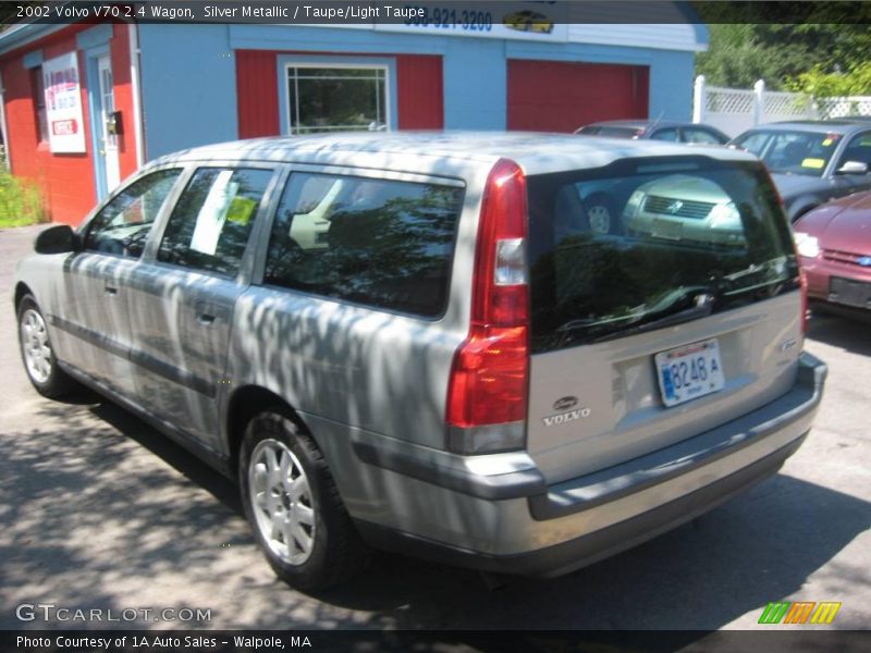 Silver Metallic / Taupe/Light Taupe 2002 Volvo V70 2.4 Wagon