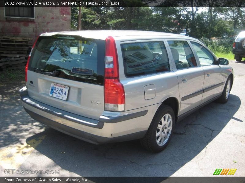 Silver Metallic / Taupe/Light Taupe 2002 Volvo V70 2.4 Wagon