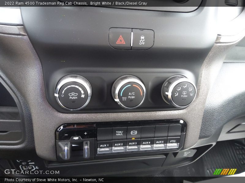 Controls of 2022 4500 Tradesman Reg Cab Chassis