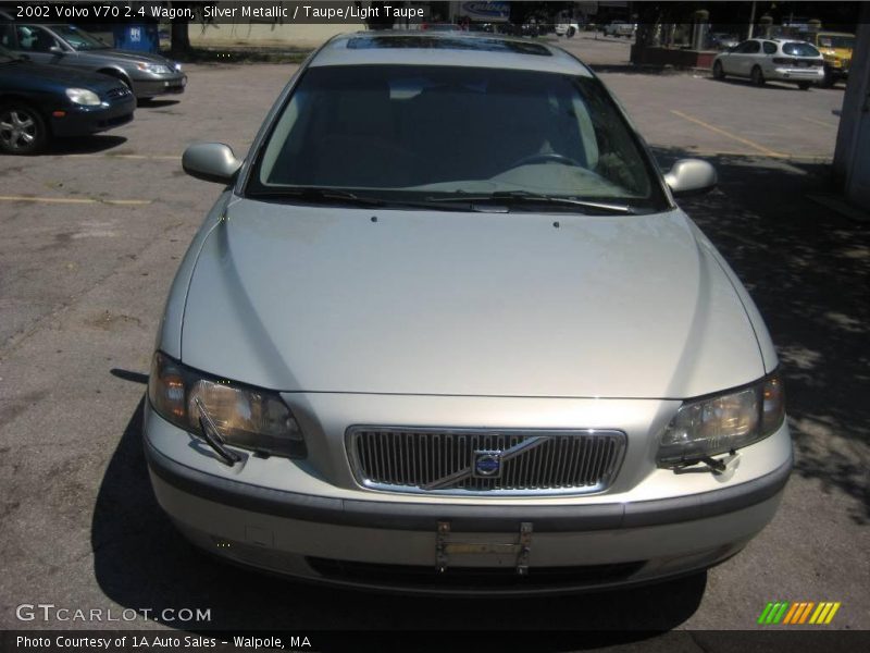 Silver Metallic / Taupe/Light Taupe 2002 Volvo V70 2.4 Wagon