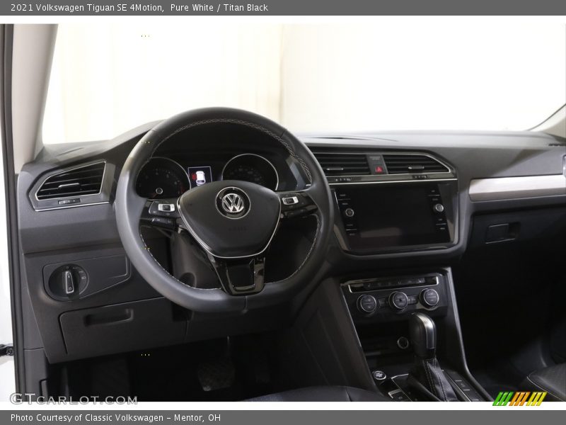 Pure White / Titan Black 2021 Volkswagen Tiguan SE 4Motion