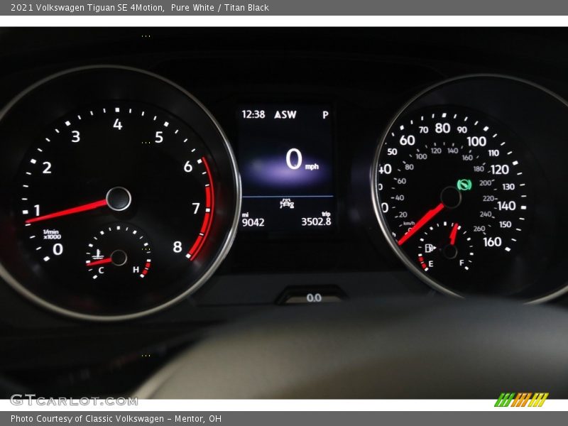 Pure White / Titan Black 2021 Volkswagen Tiguan SE 4Motion