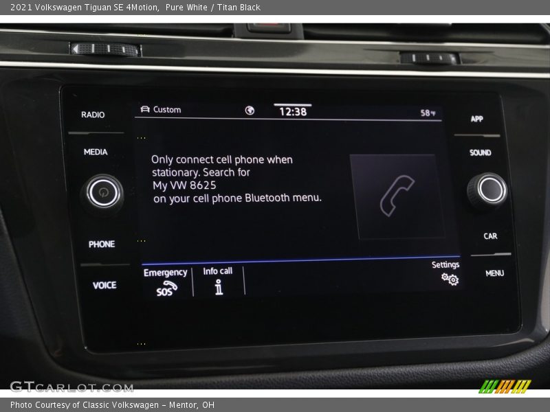 Pure White / Titan Black 2021 Volkswagen Tiguan SE 4Motion