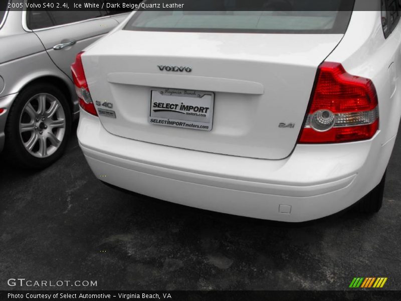 Ice White / Dark Beige/Quartz Leather 2005 Volvo S40 2.4i