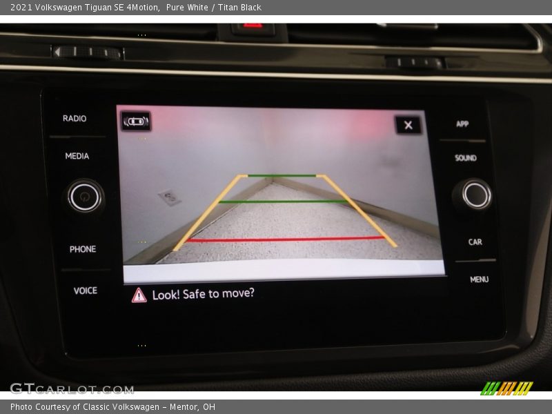 Pure White / Titan Black 2021 Volkswagen Tiguan SE 4Motion