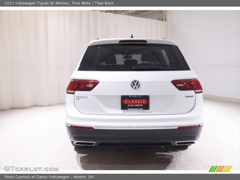 Pure White / Titan Black 2021 Volkswagen Tiguan SE 4Motion