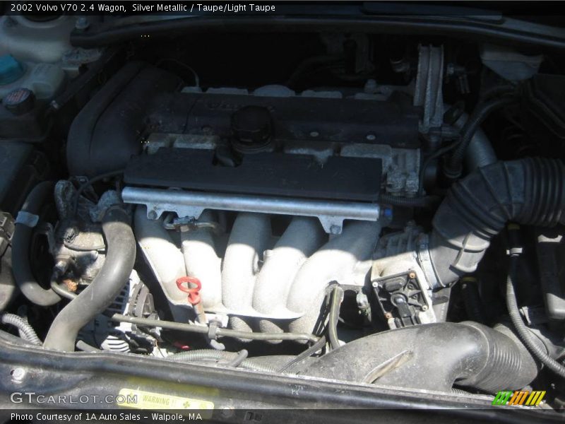 Silver Metallic / Taupe/Light Taupe 2002 Volvo V70 2.4 Wagon