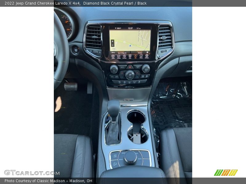 Diamond Black Crystal Pearl / Black 2022 Jeep Grand Cherokee Laredo X 4x4