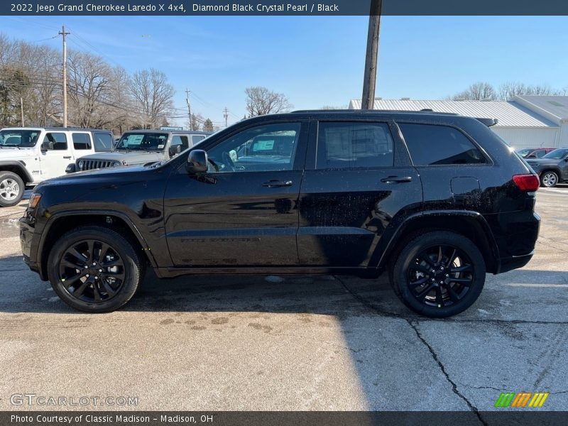 Diamond Black Crystal Pearl / Black 2022 Jeep Grand Cherokee Laredo X 4x4
