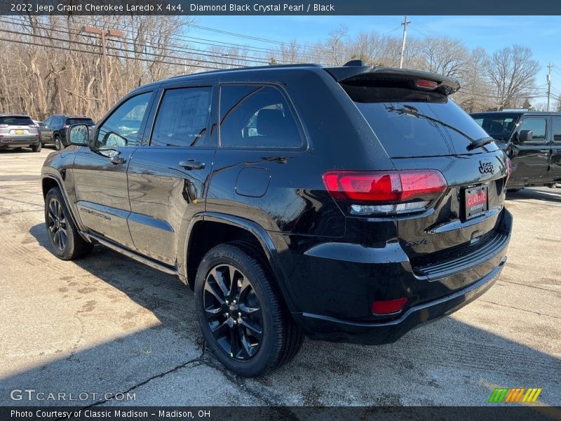 Diamond Black Crystal Pearl / Black 2022 Jeep Grand Cherokee Laredo X 4x4