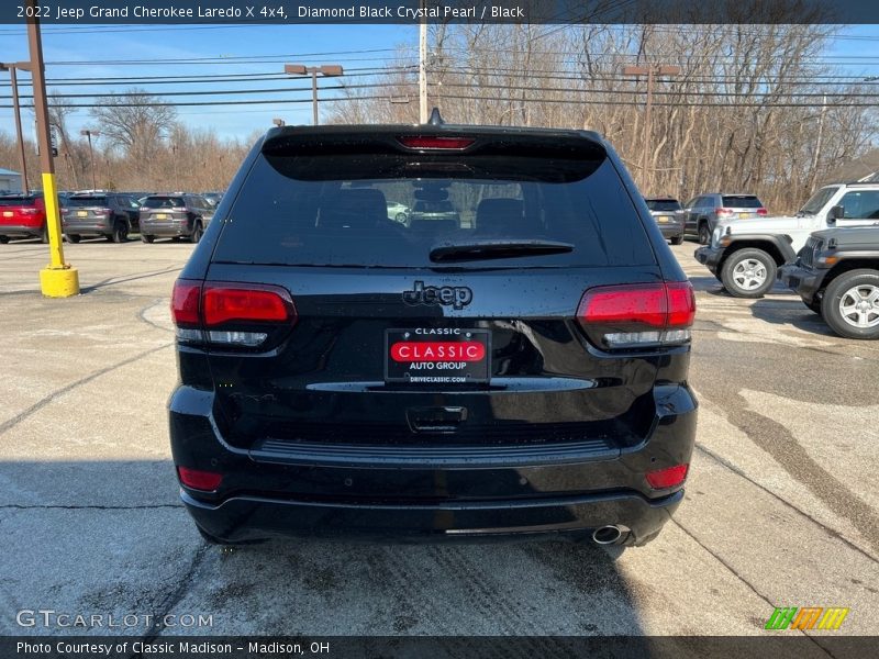 Diamond Black Crystal Pearl / Black 2022 Jeep Grand Cherokee Laredo X 4x4
