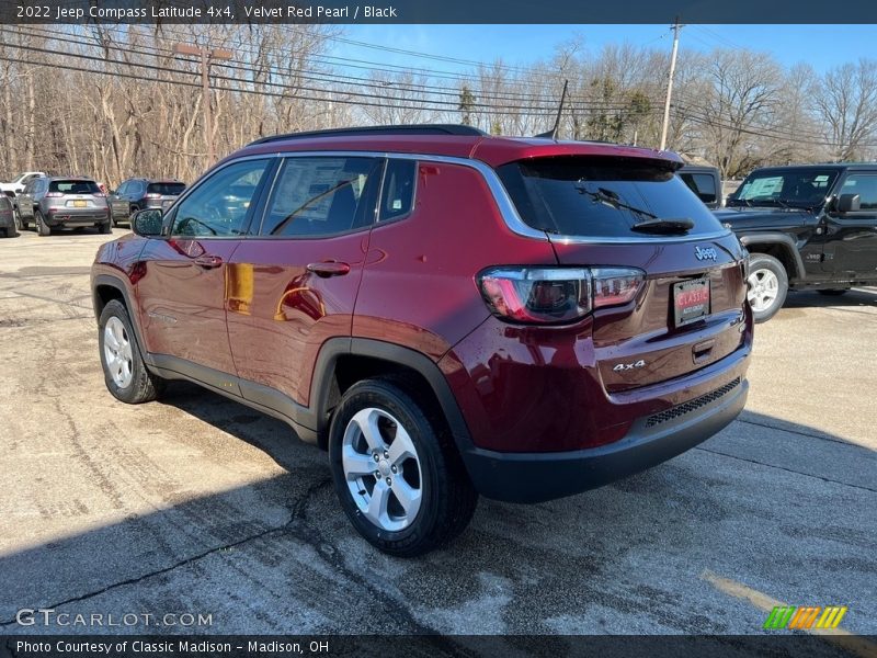 Velvet Red Pearl / Black 2022 Jeep Compass Latitude 4x4