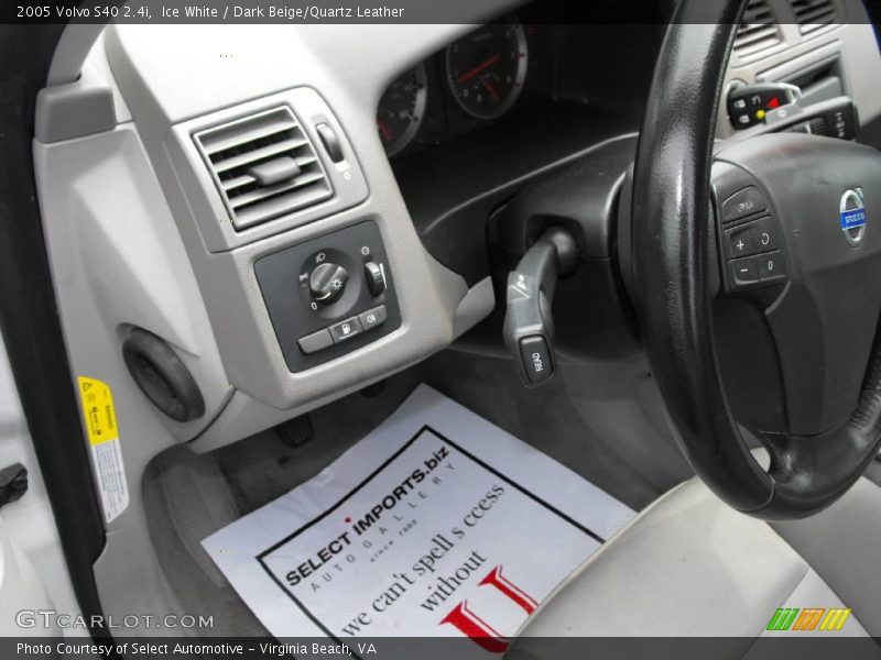 Ice White / Dark Beige/Quartz Leather 2005 Volvo S40 2.4i
