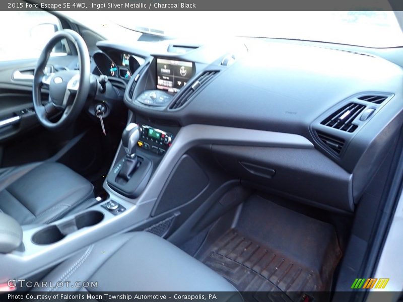 Ingot Silver Metallic / Charcoal Black 2015 Ford Escape SE 4WD
