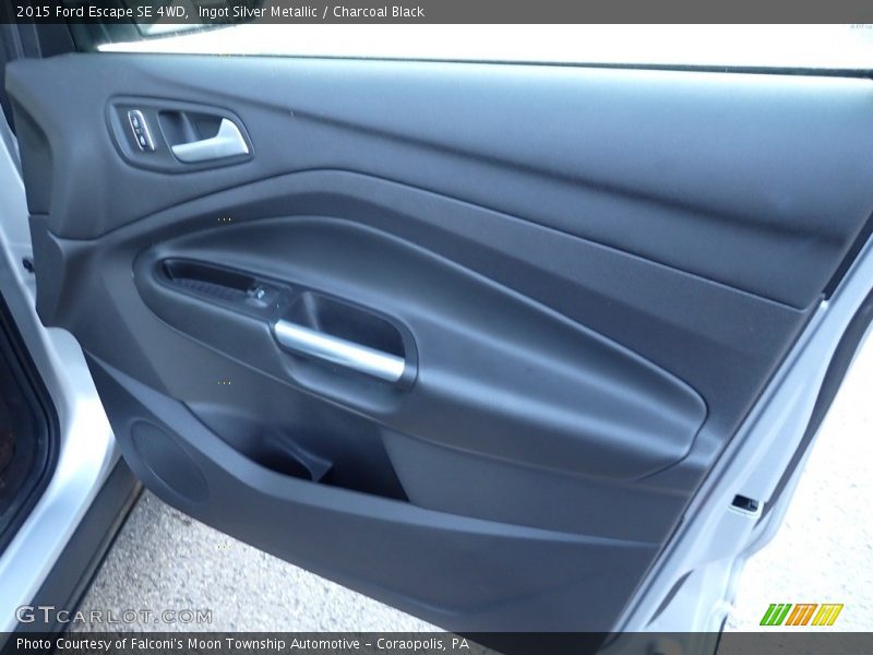 Ingot Silver Metallic / Charcoal Black 2015 Ford Escape SE 4WD