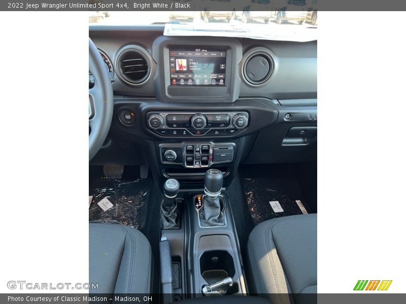 Bright White / Black 2022 Jeep Wrangler Unlimited Sport 4x4