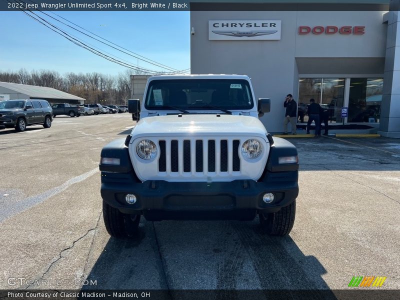 Bright White / Black 2022 Jeep Wrangler Unlimited Sport 4x4