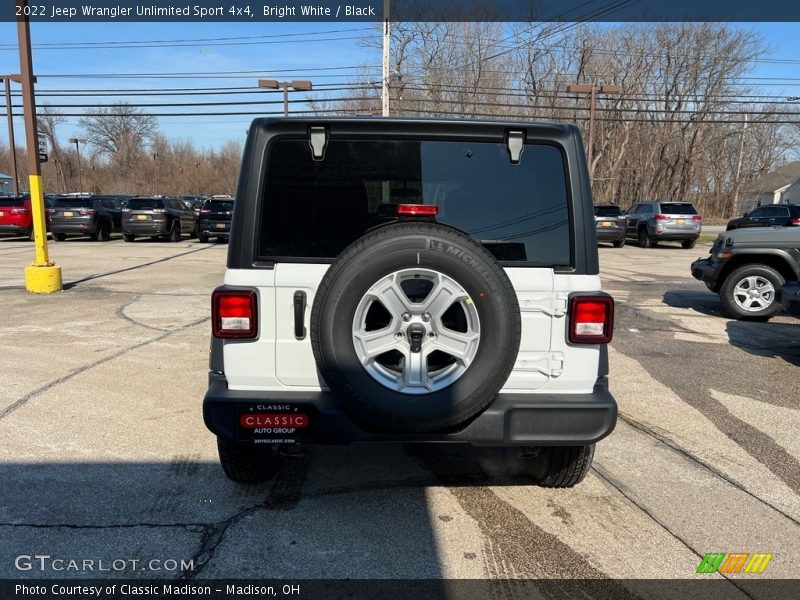 Bright White / Black 2022 Jeep Wrangler Unlimited Sport 4x4