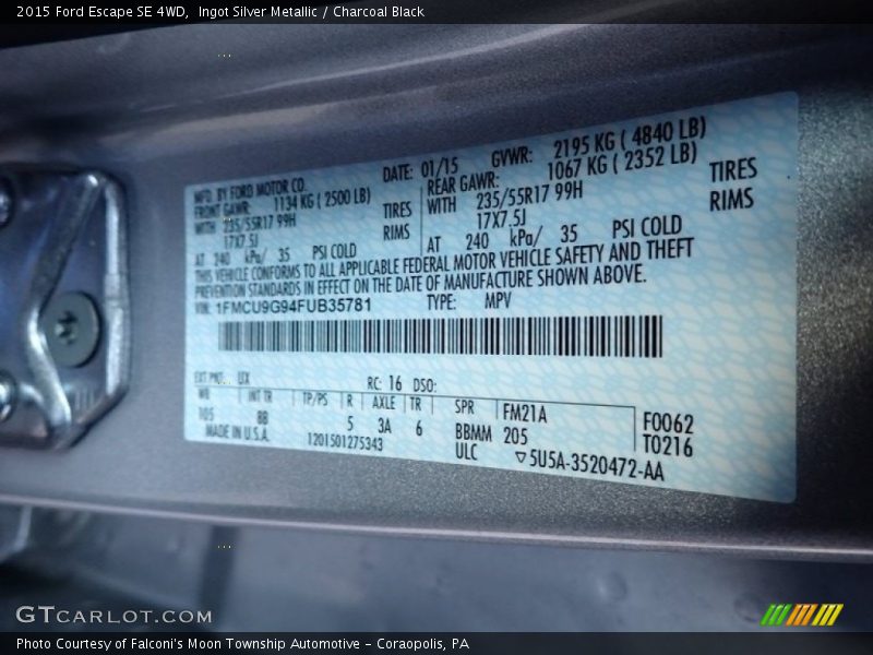 Ingot Silver Metallic / Charcoal Black 2015 Ford Escape SE 4WD