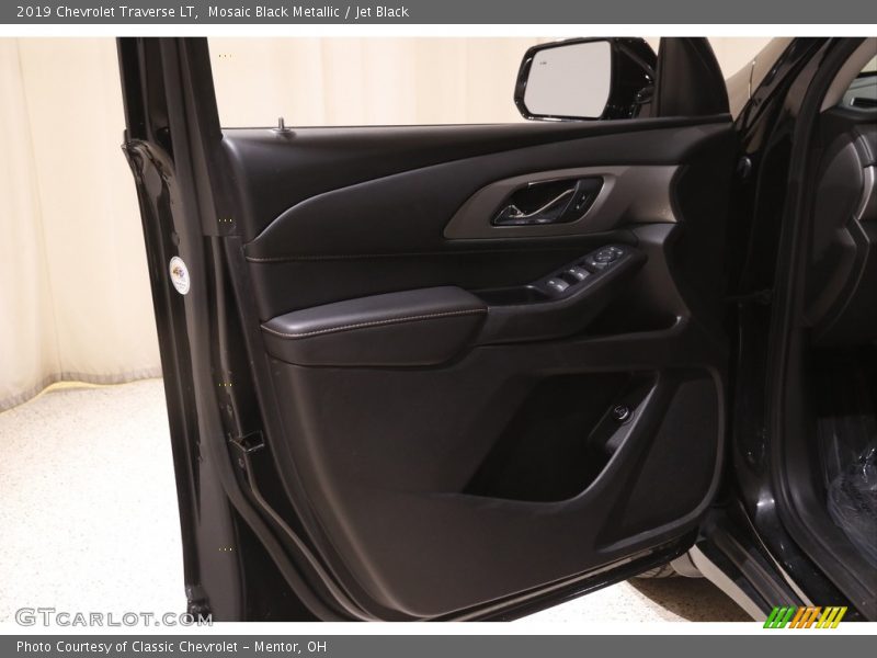 Mosaic Black Metallic / Jet Black 2019 Chevrolet Traverse LT