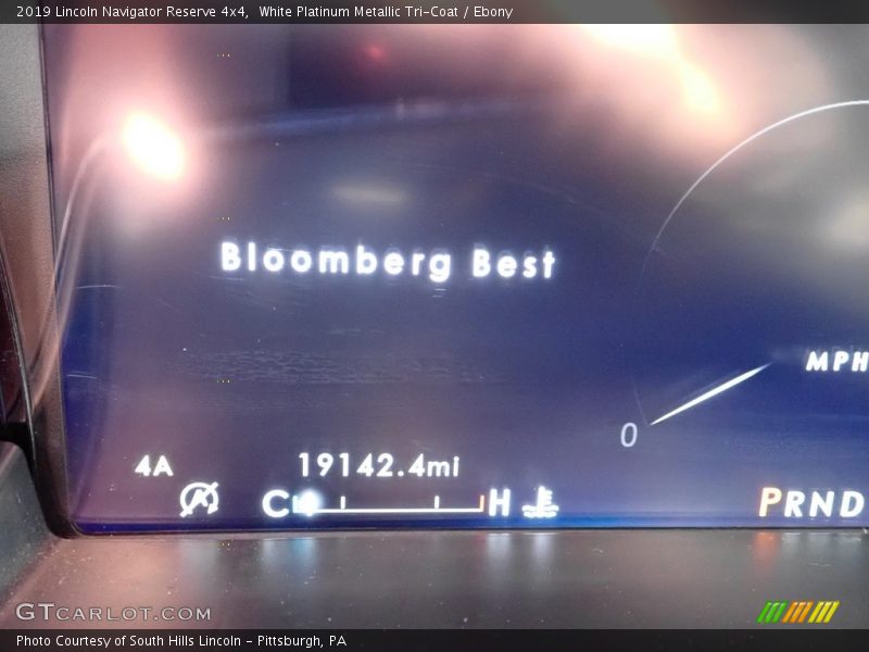 White Platinum Metallic Tri-Coat / Ebony 2019 Lincoln Navigator Reserve 4x4