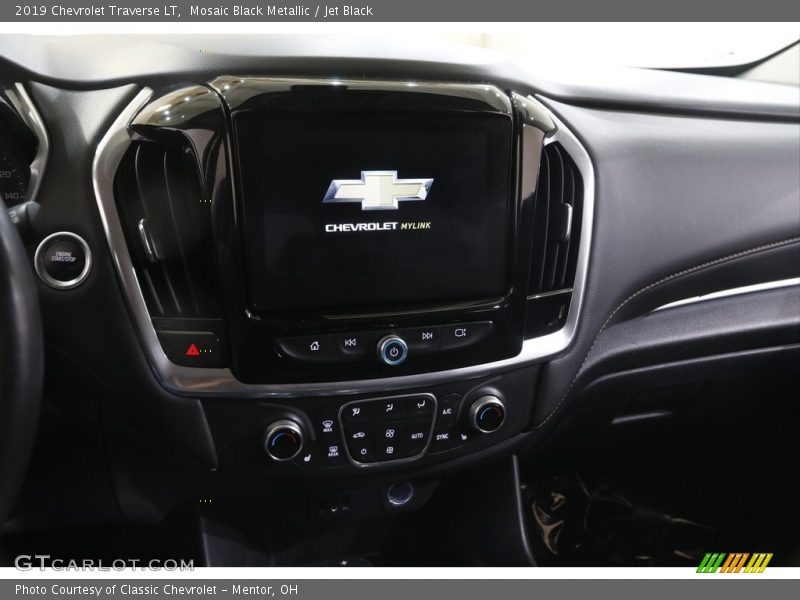Mosaic Black Metallic / Jet Black 2019 Chevrolet Traverse LT
