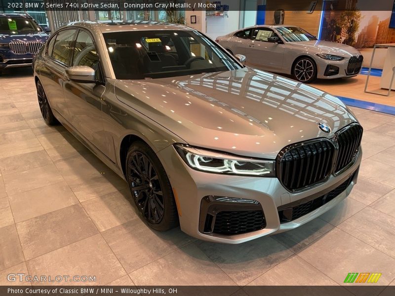 Front 3/4 View of 2022 7 Series 740i xDrive Sedan