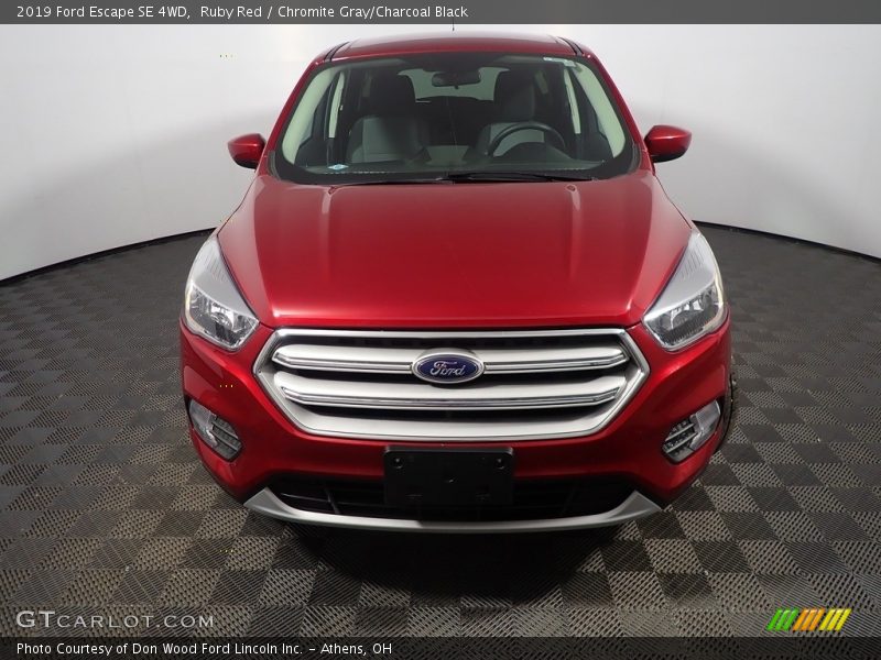 Ruby Red / Chromite Gray/Charcoal Black 2019 Ford Escape SE 4WD