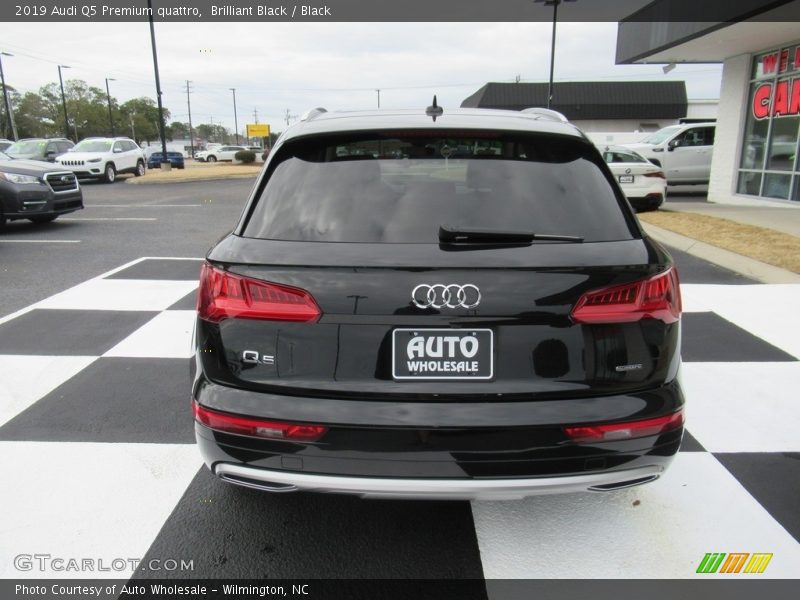 Brilliant Black / Black 2019 Audi Q5 Premium quattro