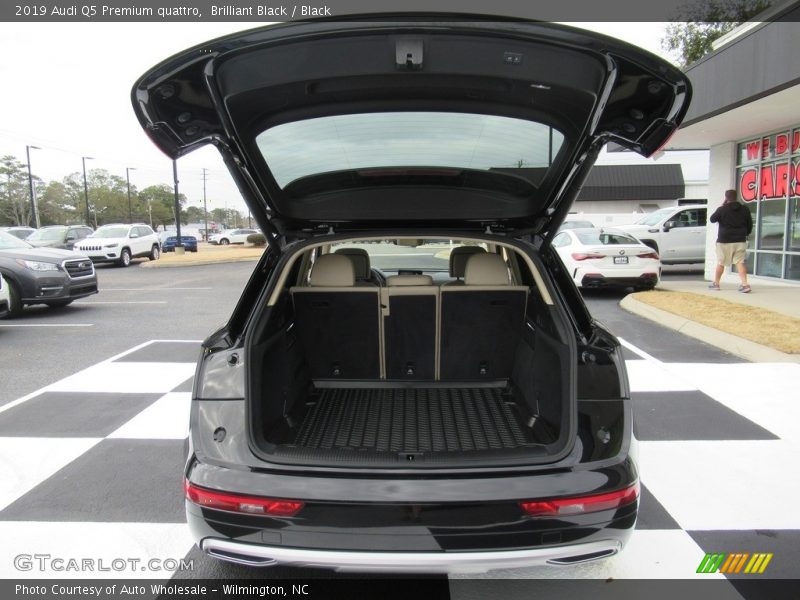 Brilliant Black / Black 2019 Audi Q5 Premium quattro