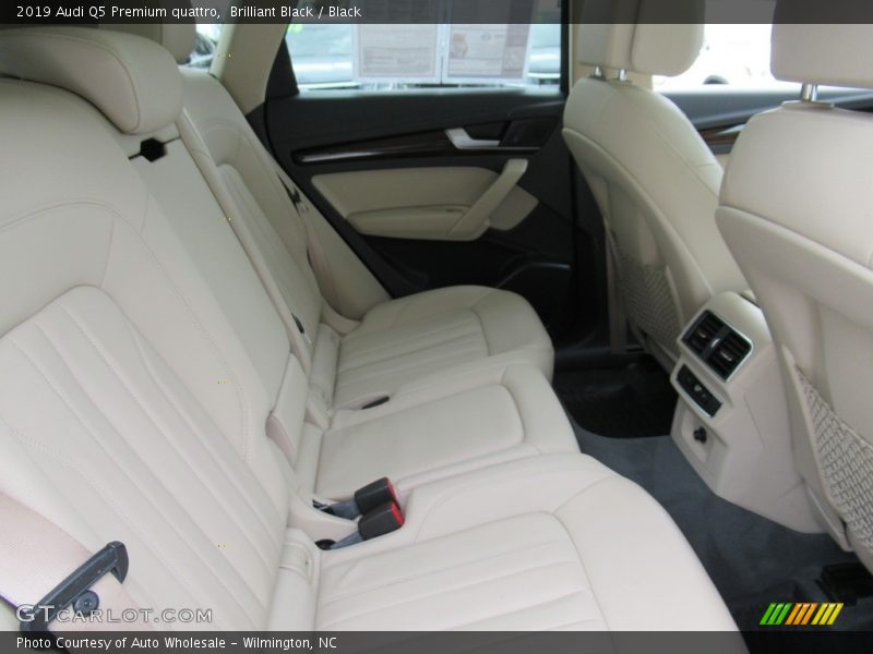 Brilliant Black / Black 2019 Audi Q5 Premium quattro