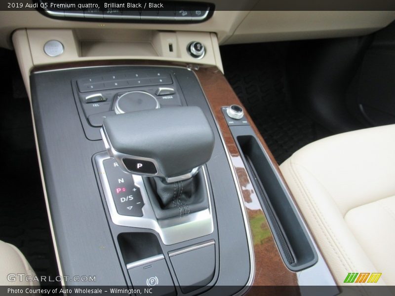 Brilliant Black / Black 2019 Audi Q5 Premium quattro