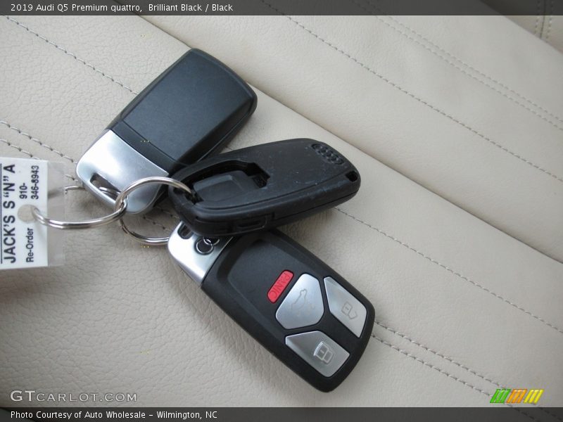 Brilliant Black / Black 2019 Audi Q5 Premium quattro
