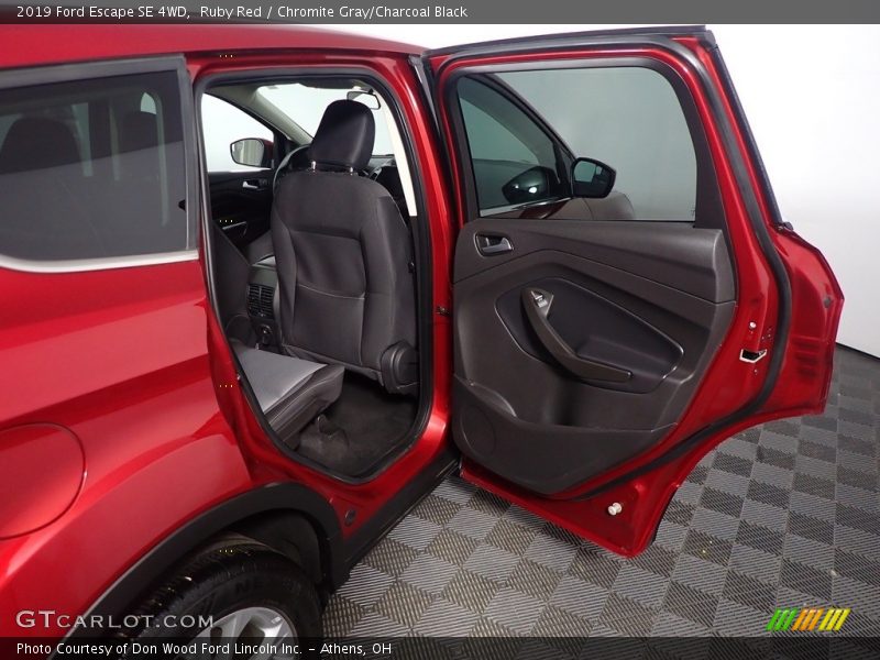 Ruby Red / Chromite Gray/Charcoal Black 2019 Ford Escape SE 4WD