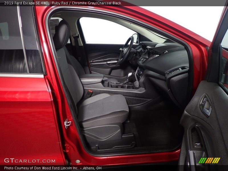 Ruby Red / Chromite Gray/Charcoal Black 2019 Ford Escape SE 4WD