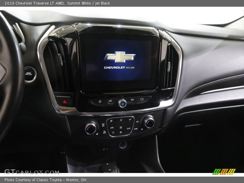 Summit White / Jet Black 2019 Chevrolet Traverse LT AWD