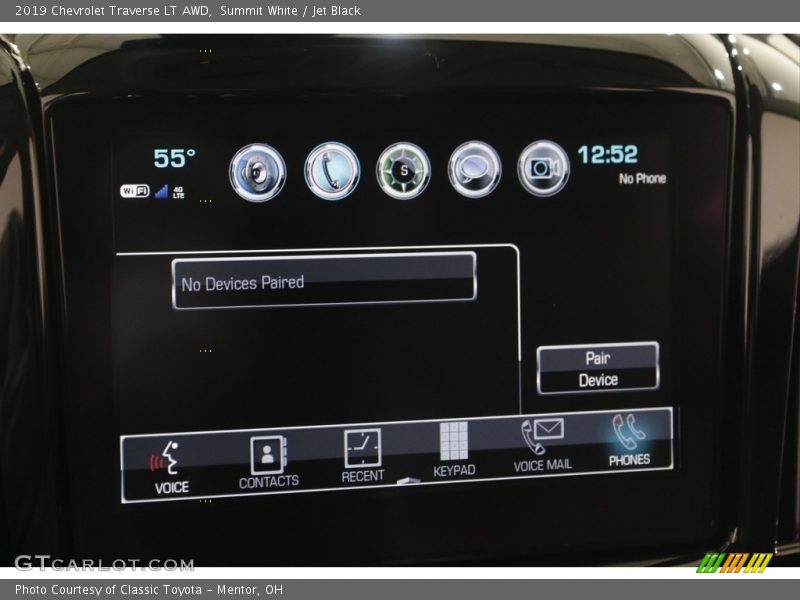 Summit White / Jet Black 2019 Chevrolet Traverse LT AWD