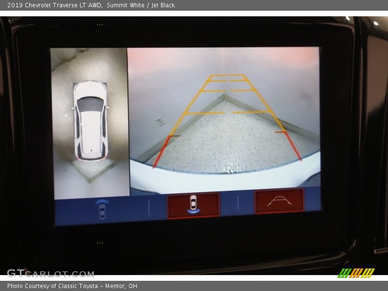Summit White / Jet Black 2019 Chevrolet Traverse LT AWD