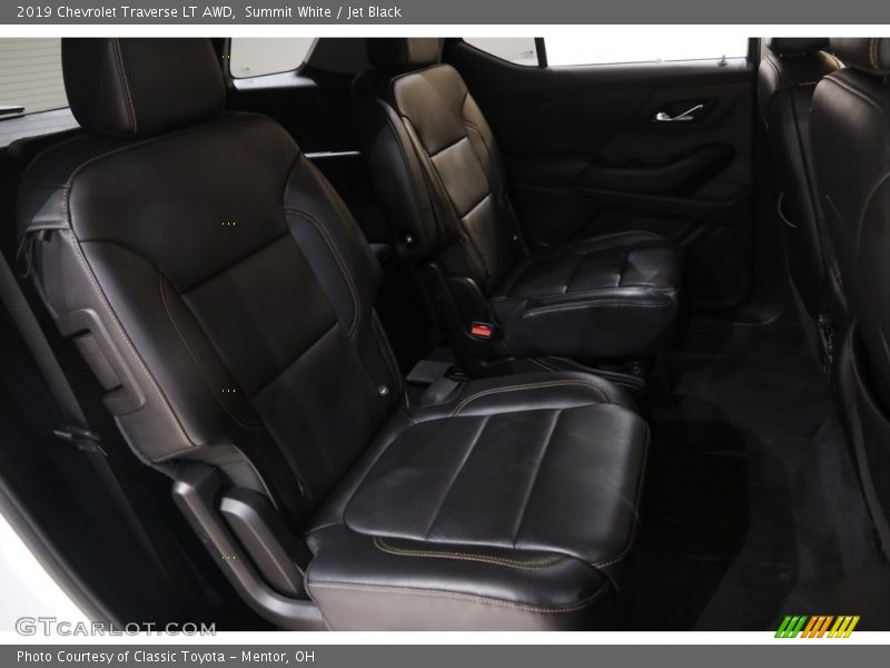Summit White / Jet Black 2019 Chevrolet Traverse LT AWD