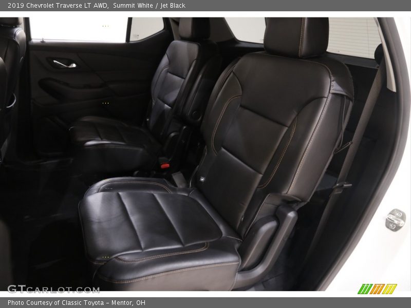 Summit White / Jet Black 2019 Chevrolet Traverse LT AWD