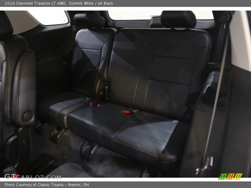 Summit White / Jet Black 2019 Chevrolet Traverse LT AWD