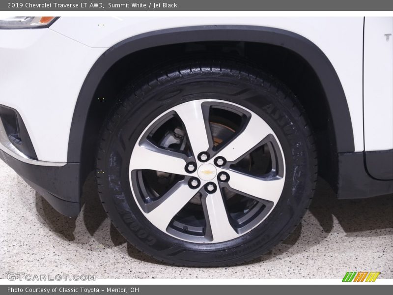 Summit White / Jet Black 2019 Chevrolet Traverse LT AWD