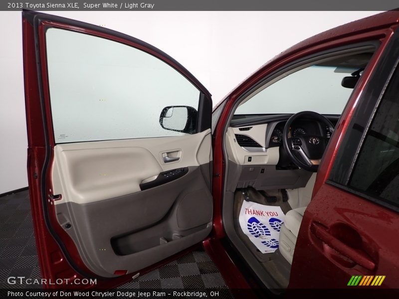 Super White / Light Gray 2013 Toyota Sienna XLE