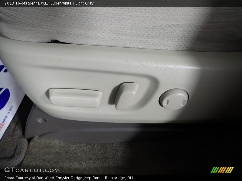 Super White / Light Gray 2013 Toyota Sienna XLE