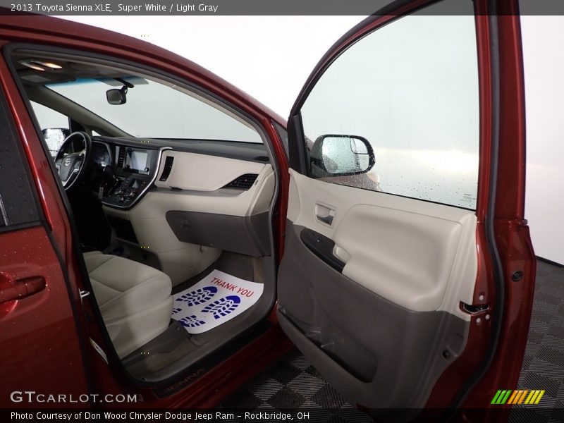 Super White / Light Gray 2013 Toyota Sienna XLE