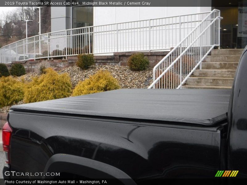 Midnight Black Metallic / Cement Gray 2019 Toyota Tacoma SR Access Cab 4x4